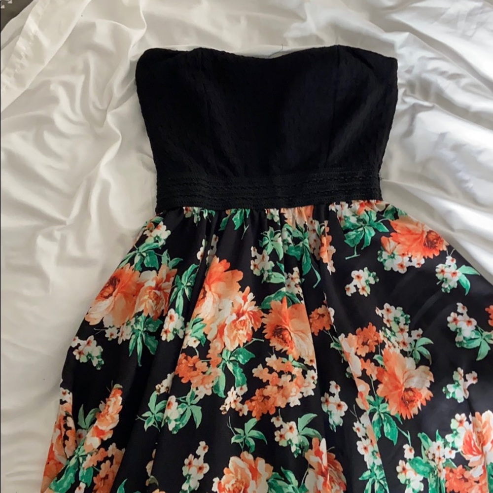 Dress - Picture 2 of 2